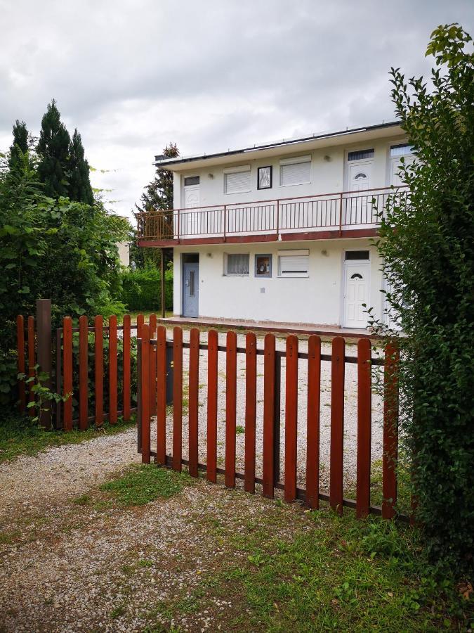 Dorka Apartman Вонярцвашхедь Экстерьер фото